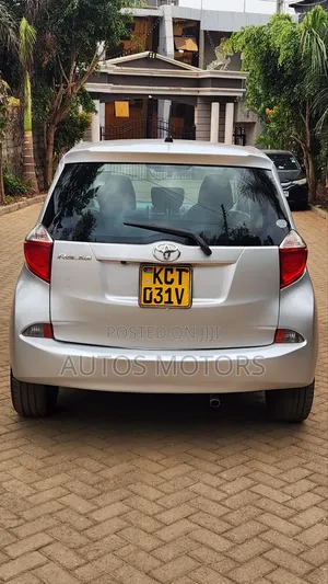 Toyota Ractis 1.5 FWD 2012 Silver