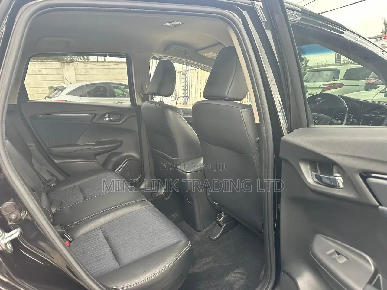 Honda Fit Shuttle 1.5 Hybrid 4WD 2019 Black