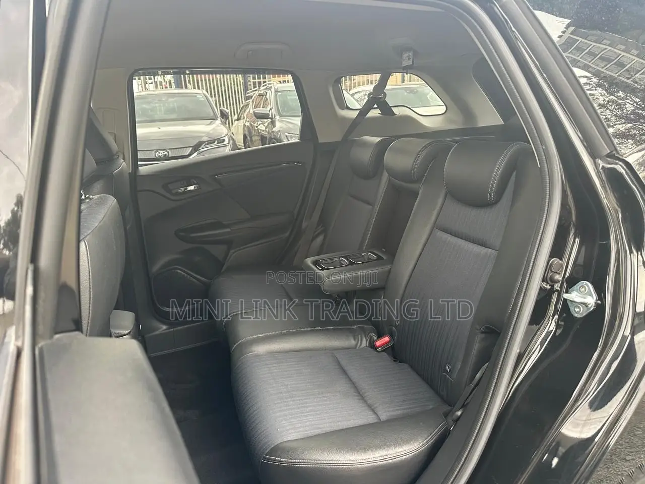 Honda Fit Shuttle 1.5 Hybrid 4WD 2019 Black