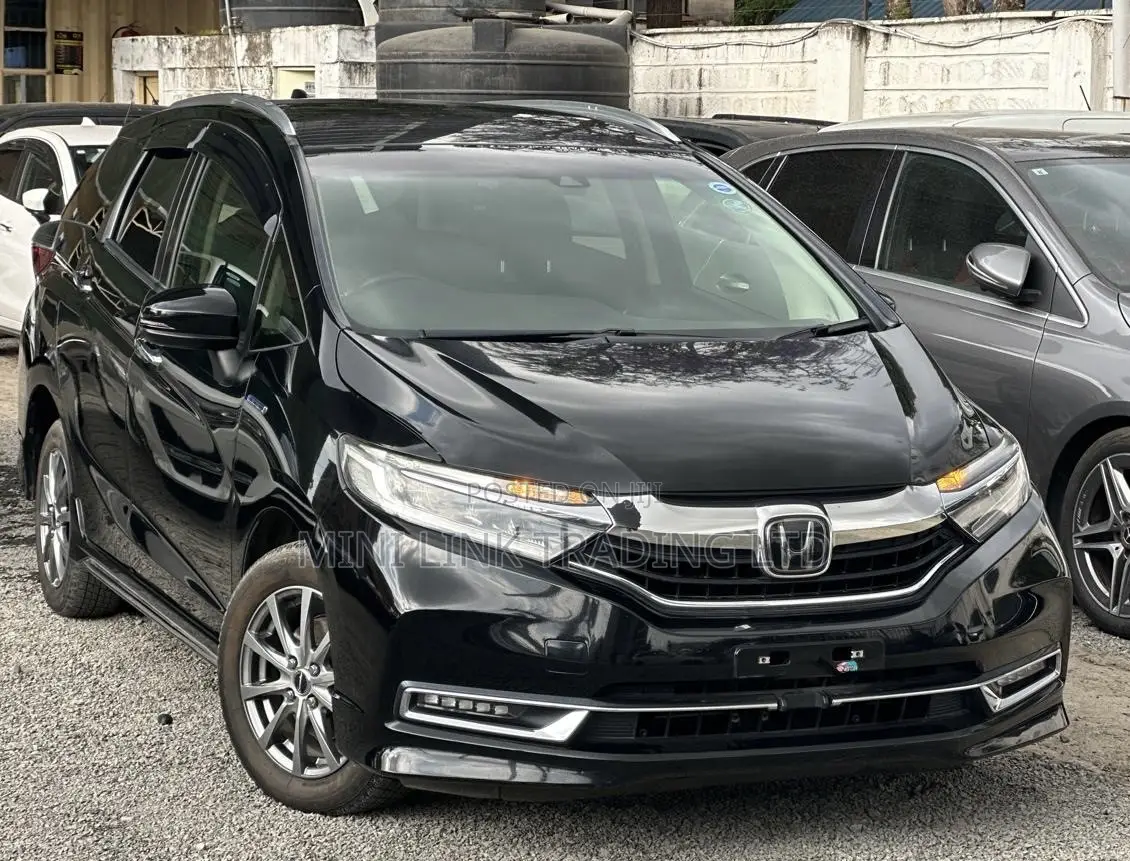 Honda Fit Shuttle 1.5 Hybrid 4WD 2019 Black