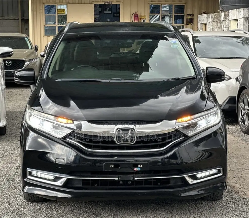 Honda Fit Shuttle 1.5 Hybrid 4WD 2019 Black