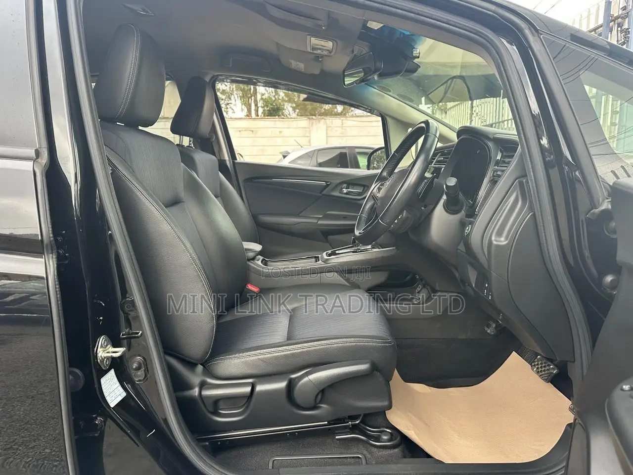 Honda Fit Shuttle 1.5 Hybrid 4WD 2019 Black