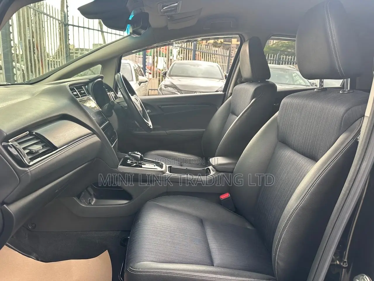 Honda Fit Shuttle 1.5 Hybrid 4WD 2019 Black