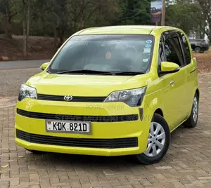 Toyota Spade 1.5 2015 Yellow