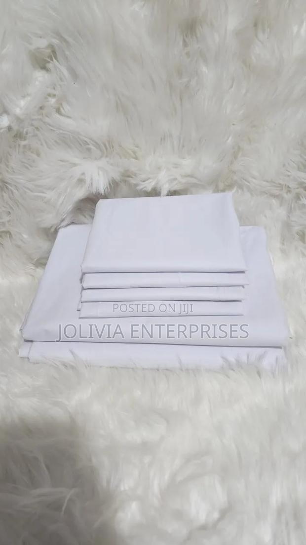 Hotel Quality White Plain Bedsheets Without Stripes