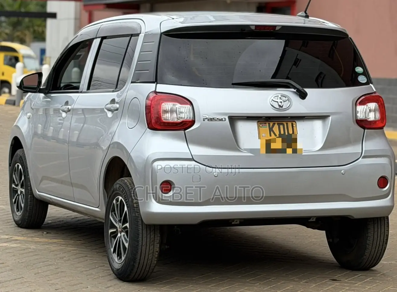 Toyota Passo 2018 Silver
