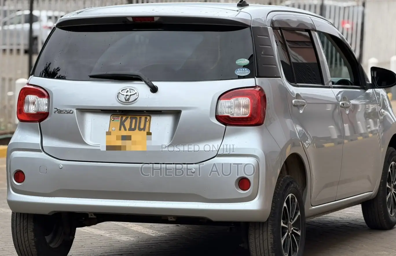 Toyota Passo 2018 Silver