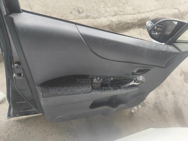 Vitz 2012 LHS Door Less Switch - thumbnail 2