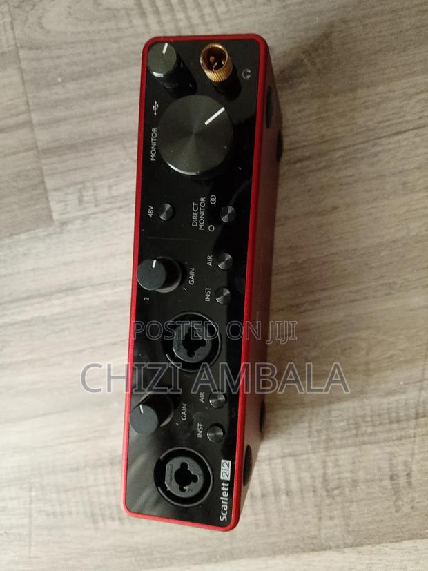 Focusrite Scarlett 2i2 - thumbnail 2