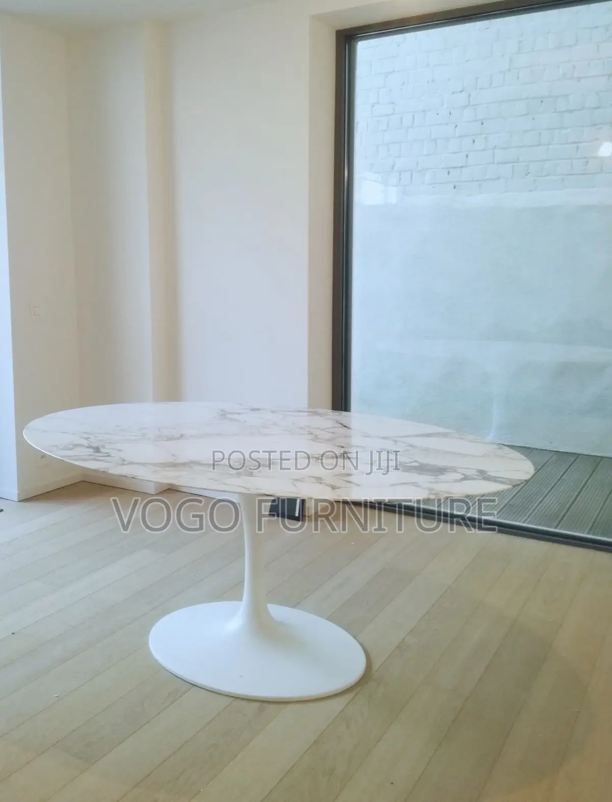 Tulip Table; Round Marble Top Tulip Base Dining Table