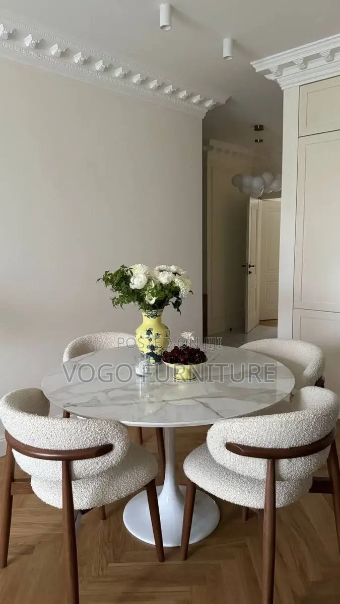 Tulip Table; Round Marble Top Tulip Base Dining Table