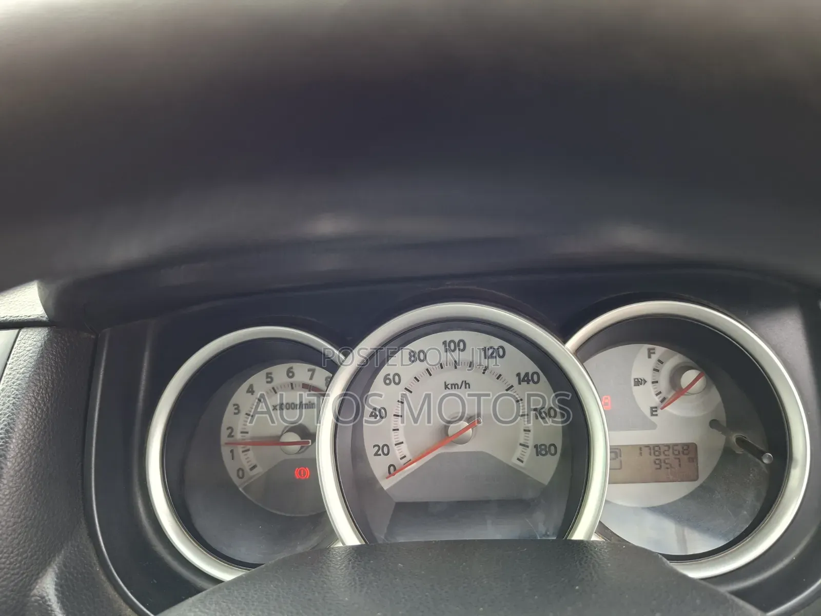 Nissan Tiida 2010 White