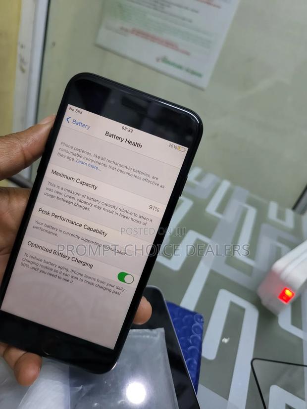 Apple iPhone 7 128 GB Black - main view