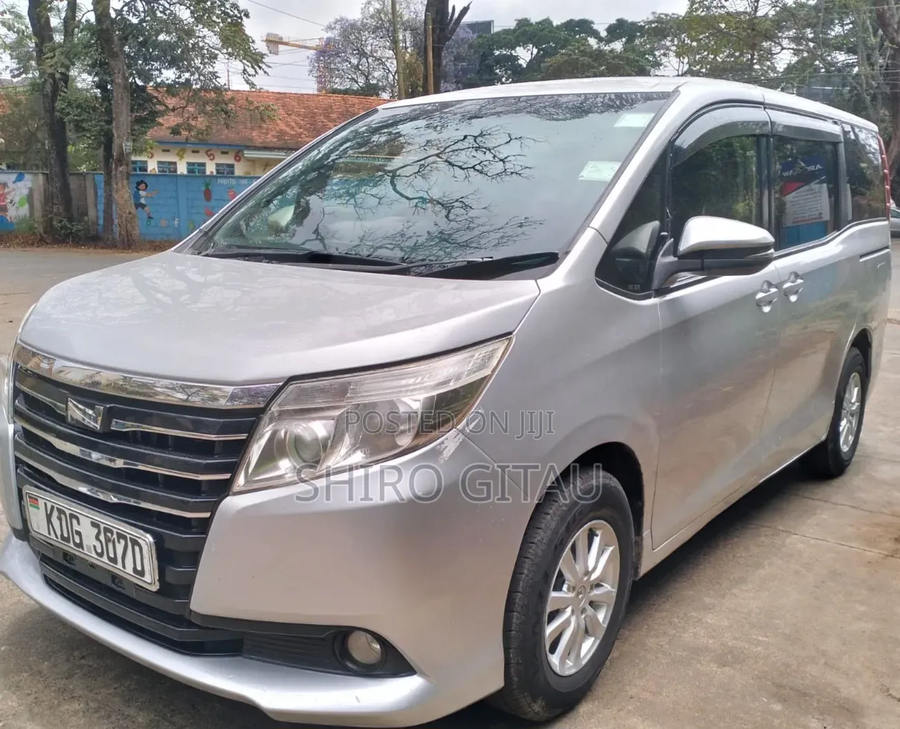Toyota Noah 2015 Silver