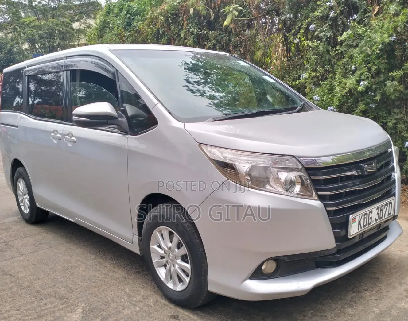 Toyota Noah 2015 Silver