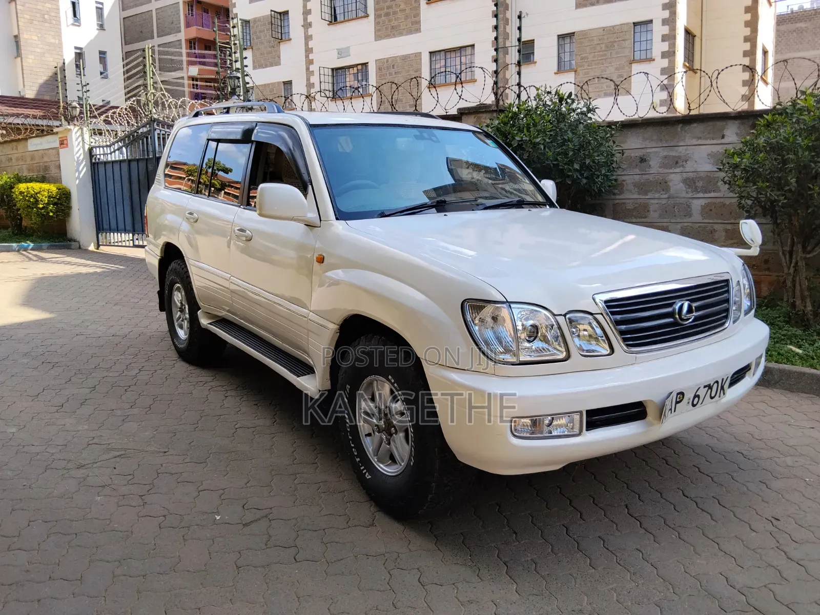 Toyota Land Cruiser 2001 White