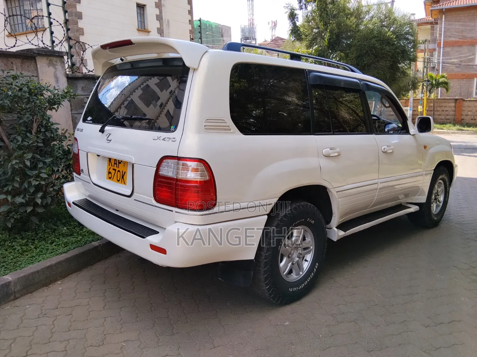 Toyota Land Cruiser 2001 White