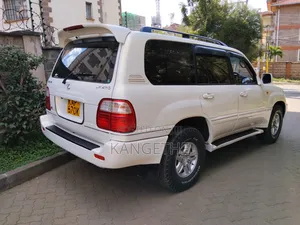 Toyota Land Cruiser 2001 White
