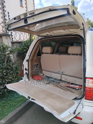 Toyota Land Cruiser 2001 White