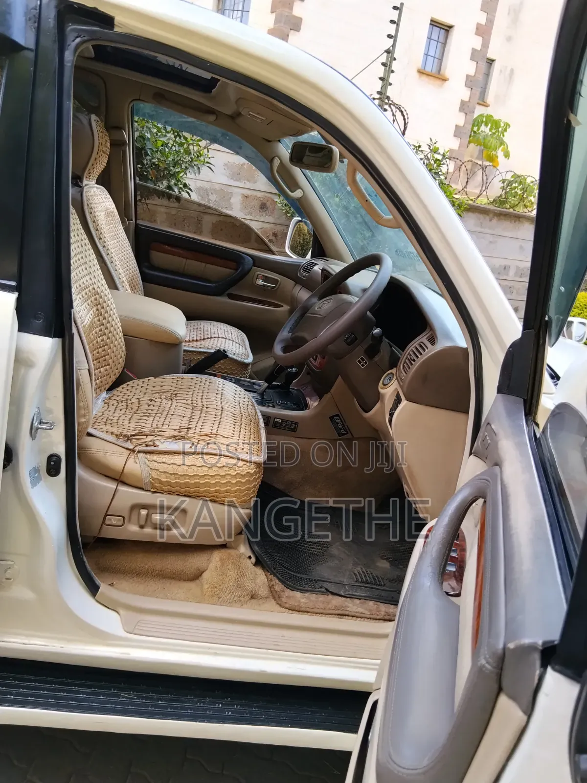 Toyota Land Cruiser 2001 White