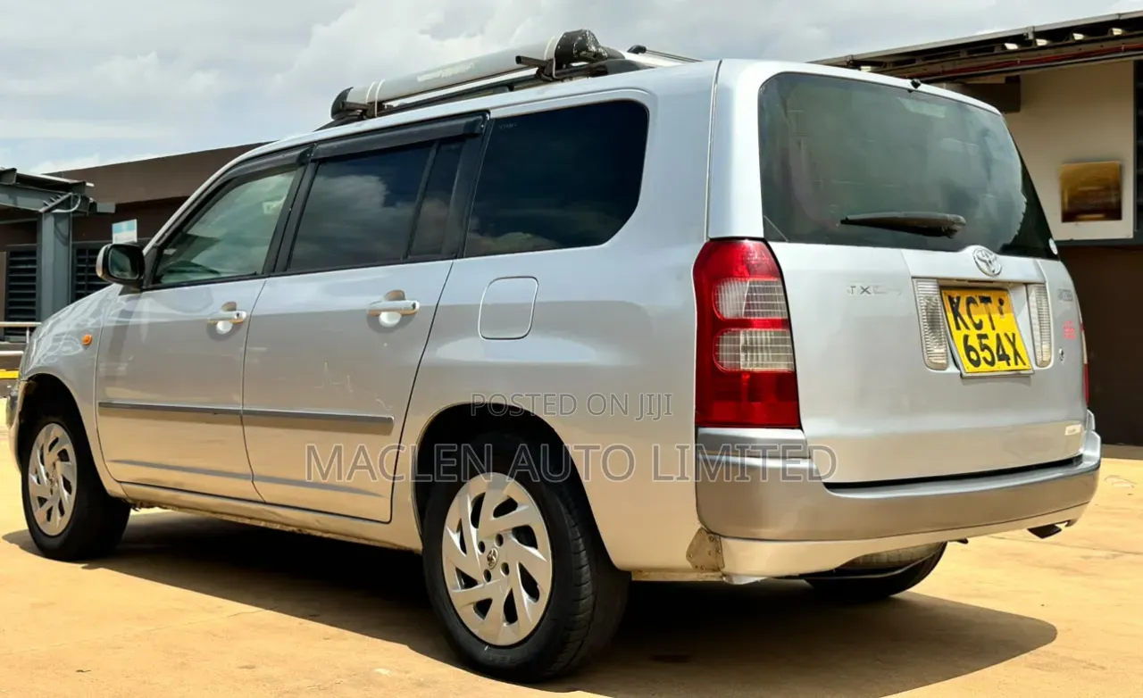 Toyota Succeed 2011 Silver