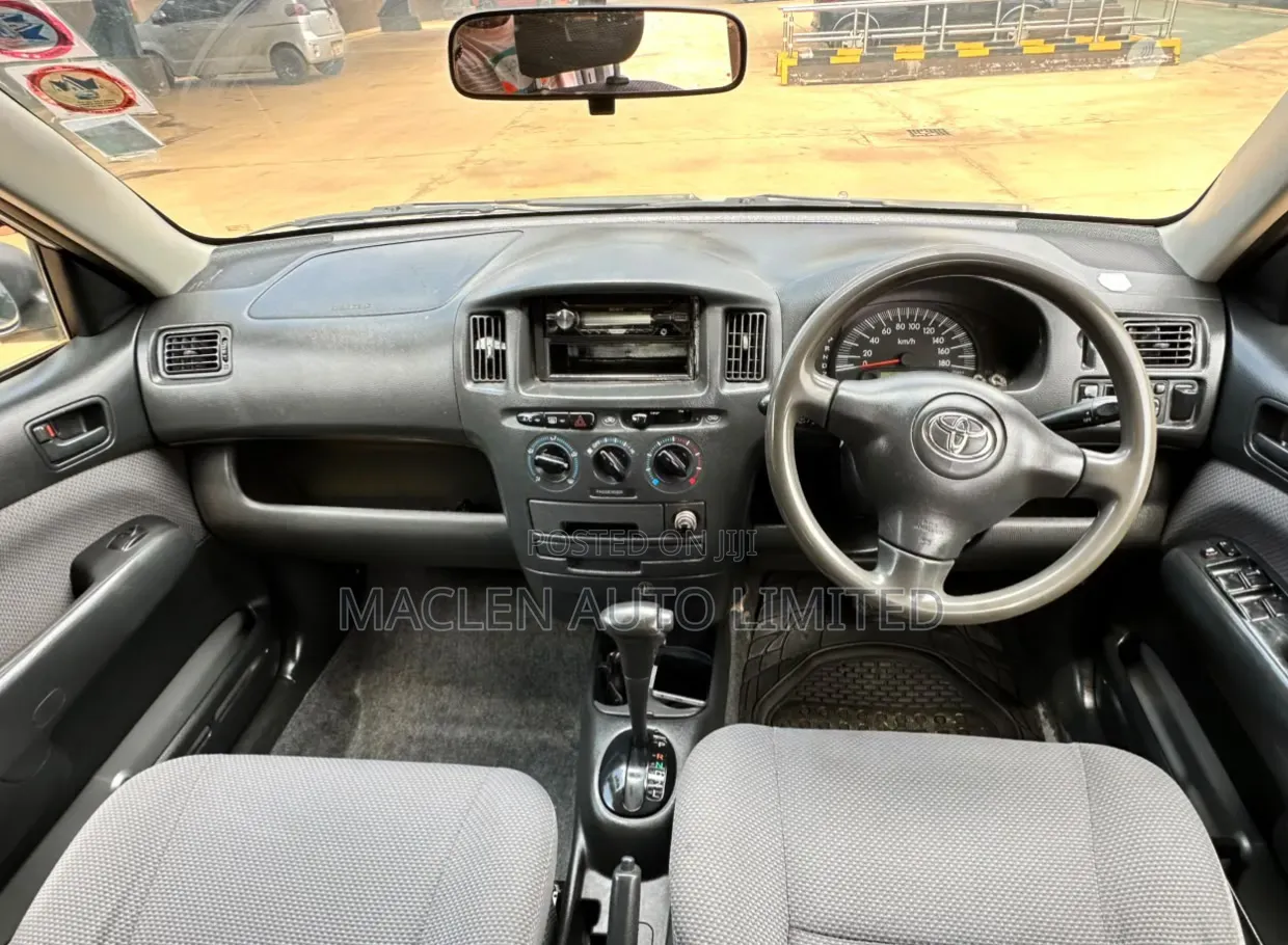 Toyota Succeed 2011 Silver