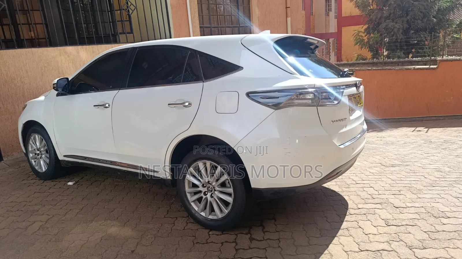 Toyota Harrier 2.0 2015 White