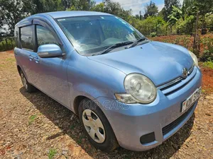 Toyota Sienta 1.5 FWD (6-seater) 2015 Blue