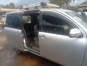 Toyota Sienta 2012 Silver