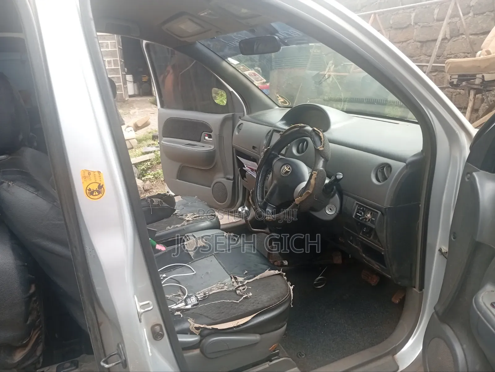 Toyota Sienta 2012 Silver