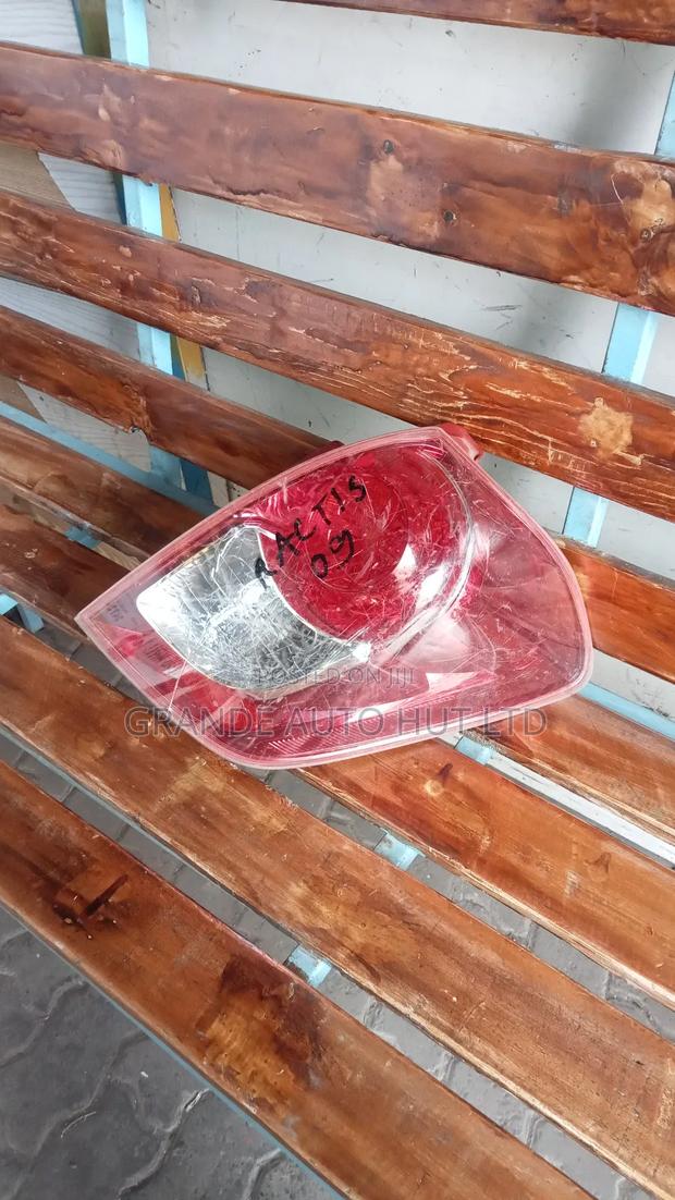 Toyota Ractis Taillight 08 - thumbnail 4