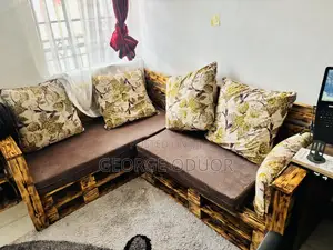 5 Seater Pallet Seats