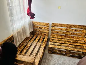 5 Seater Pallet Seats