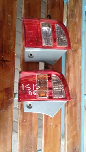 Toyota Isis Bumper Reflector
