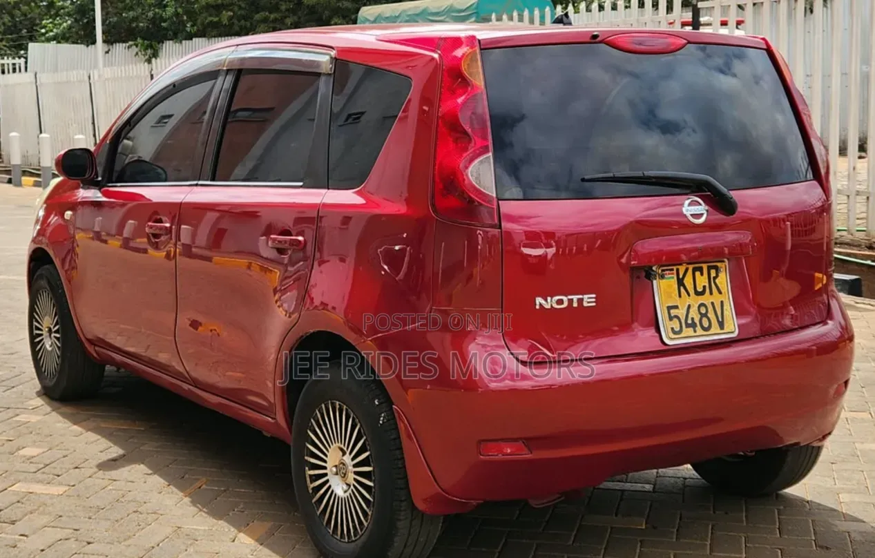 Nissan Note 2011 Maroon