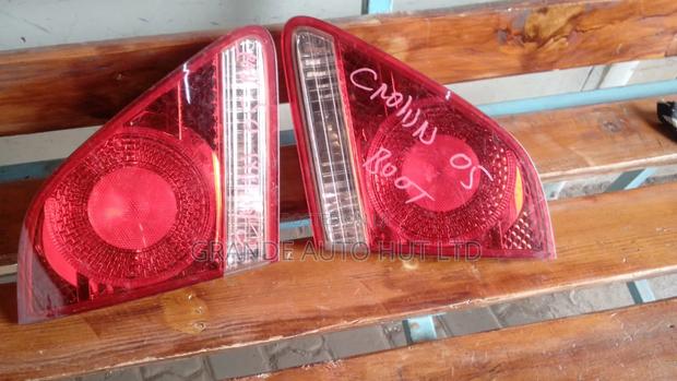 Toyota Crown Boot Light Royal - thumbnail 3