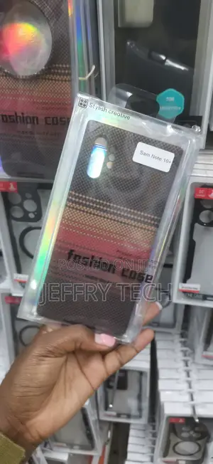 Carbon Fiber Patterned Protective Cover for Samsung Galaxy Note 10+.