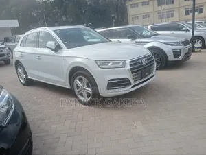 Audi Q5 2.0T Premium AWD quattro 2019 White