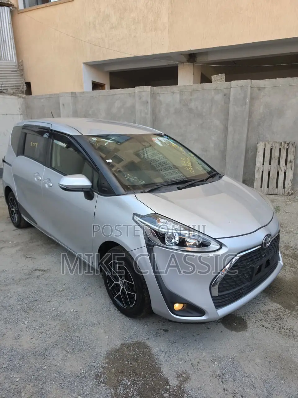 Toyota Sienta 2019 Silver