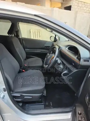 Toyota Sienta 2019 Silver