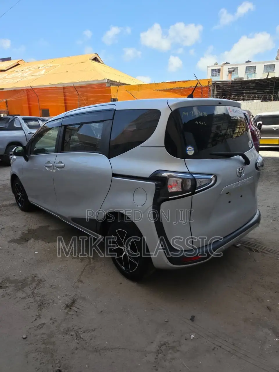 Toyota Sienta 2019 Silver