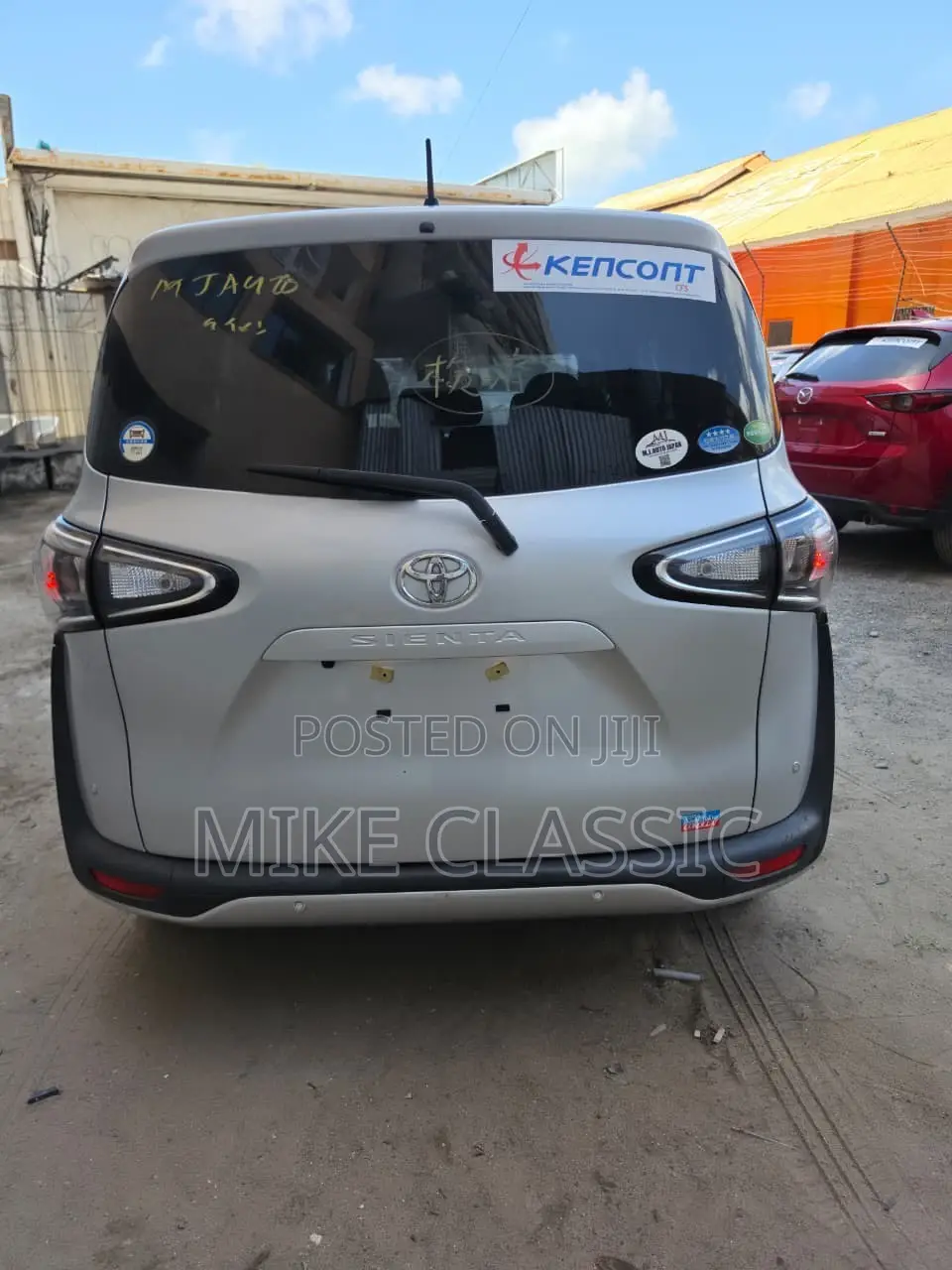 Toyota Sienta 2019 Silver