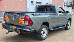 Toyota Hilux 2023 Gray