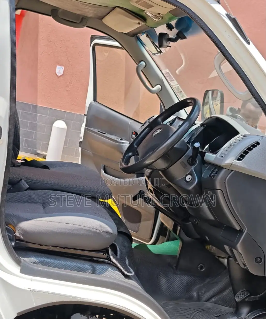 Toyota HiAce 2013 White