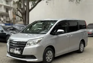 Toyota Noah 2017 Silver