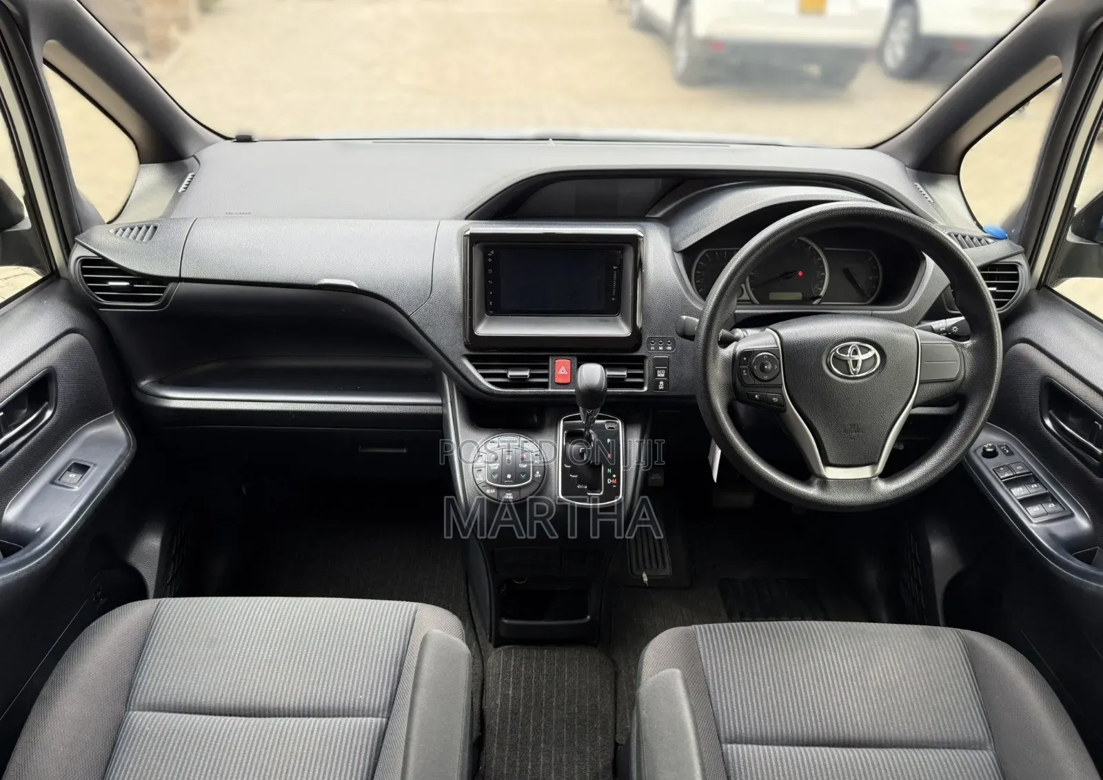 Toyota Noah 2017 Silver