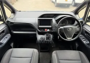 Toyota Noah 2017 Silver
