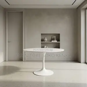 Coffee Table: Smooth White Round Office Accent Table