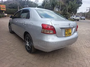 Toyota Belta 2005 Silver