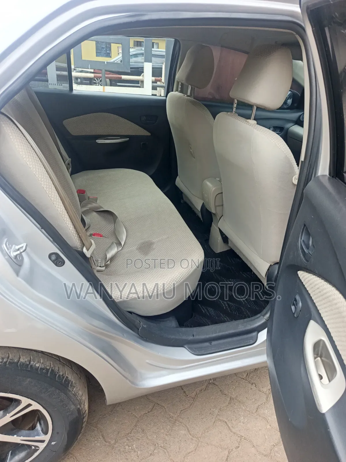 Toyota Belta 2005 Silver